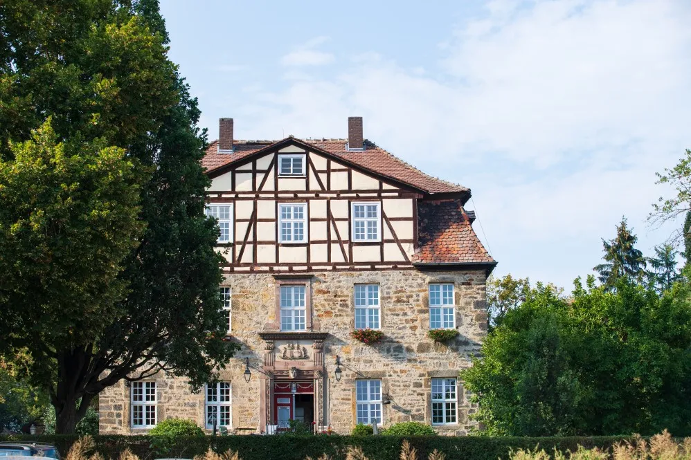 Das Gutshaus von Gut Waitzrodt am Rand des Reinhardswalds